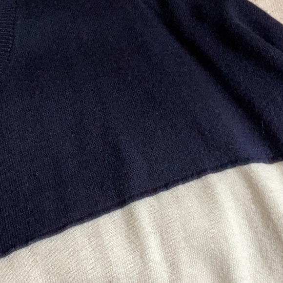 Gap color block sweaters - Picture 13 of 14